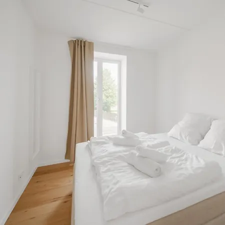 Fantastic 2-bed W Balcony