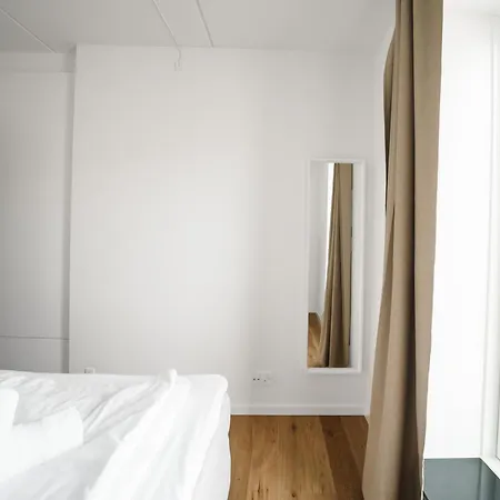 Fantastic 2-bed W Balcony *